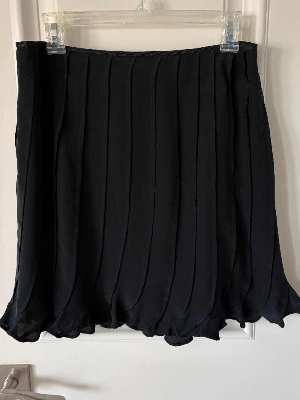 Cute pleated black mini skirt by Silkland